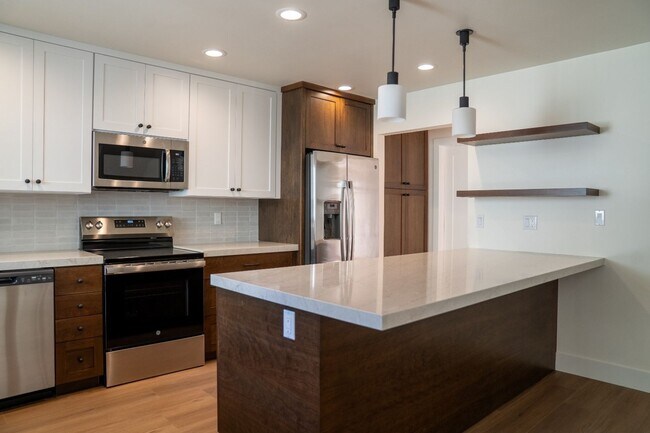Primary Photo - Completely Remodeled 3br Townhome in UTC