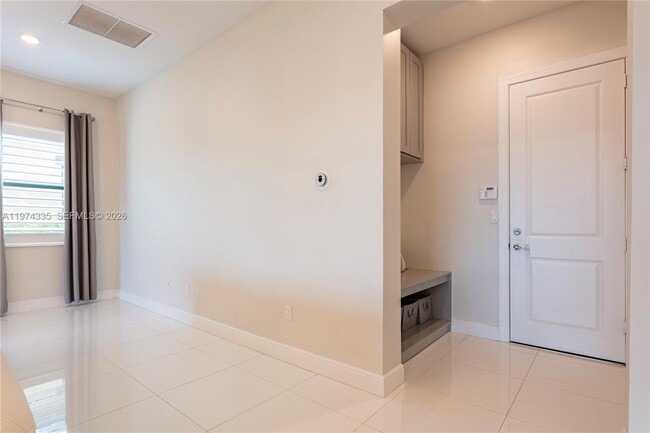 Building Photo - 8555 E Baypoint Cir