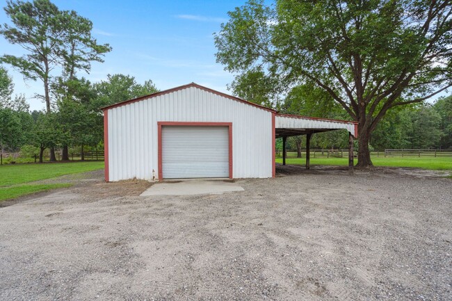 Building Photo - beautifully refreshed 3-bedroom, 2-bath ho...
