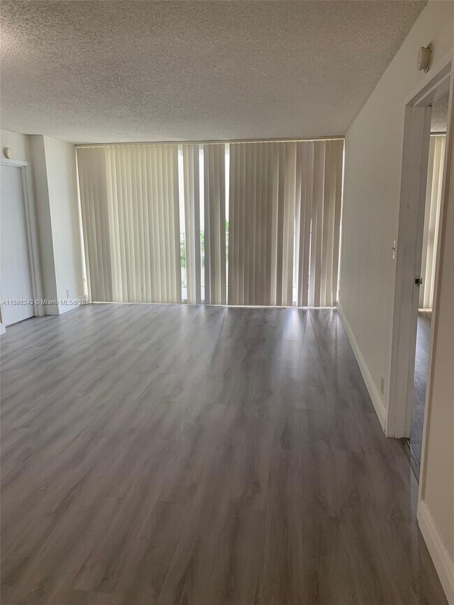 Building Photo - 7601 E Treasure Dr