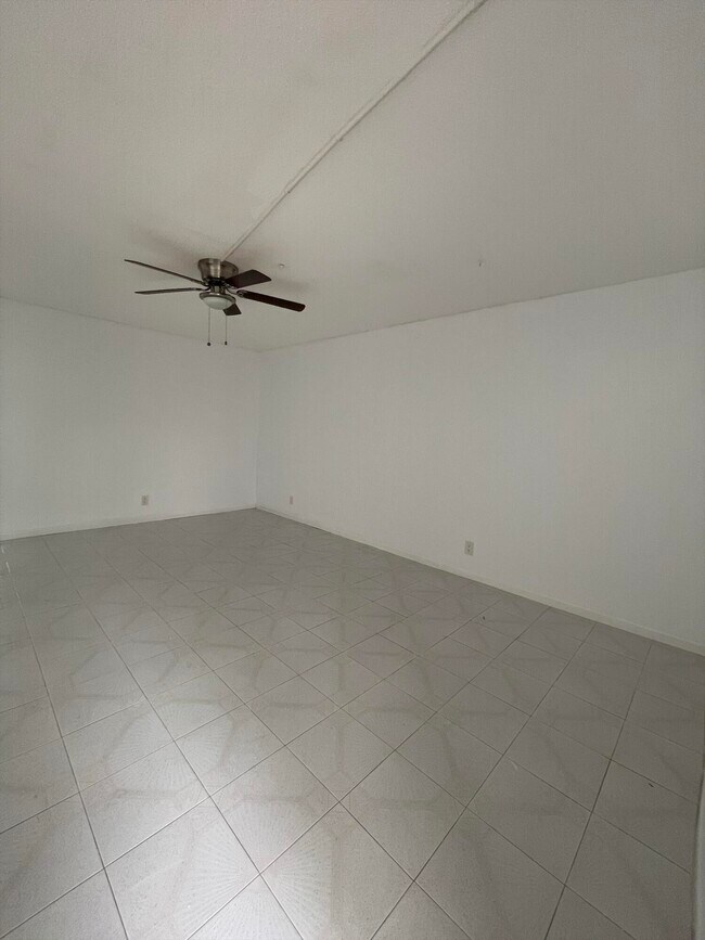 Building Photo - 172 Salisbury I