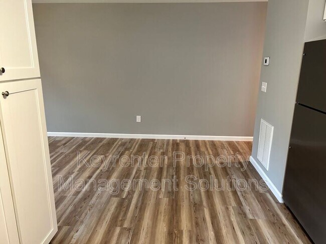 Building Photo - 905 Gardner St