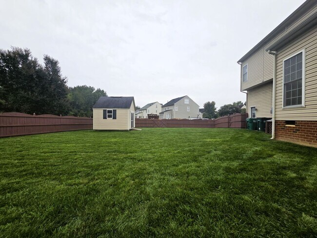 Building Photo - Stately brick front contemporary on huge c...