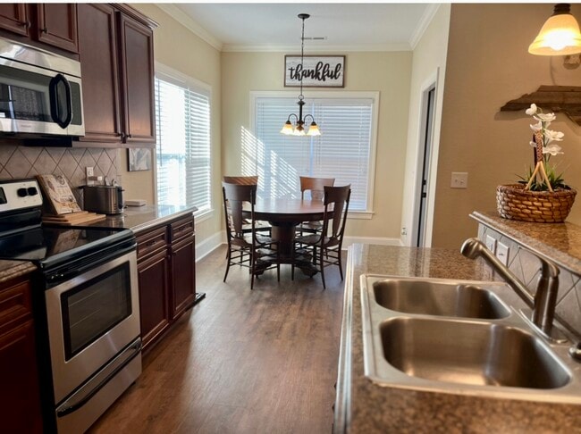 Building Photo - 1924 Leighton Dr