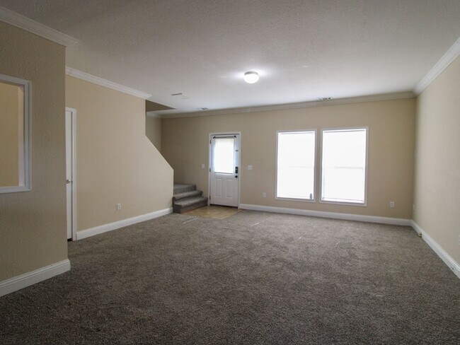 Building Photo - Charming Townhome Close to Downtown Pulaski