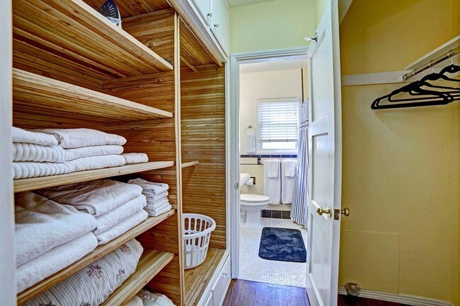 Closets - 848 17th St