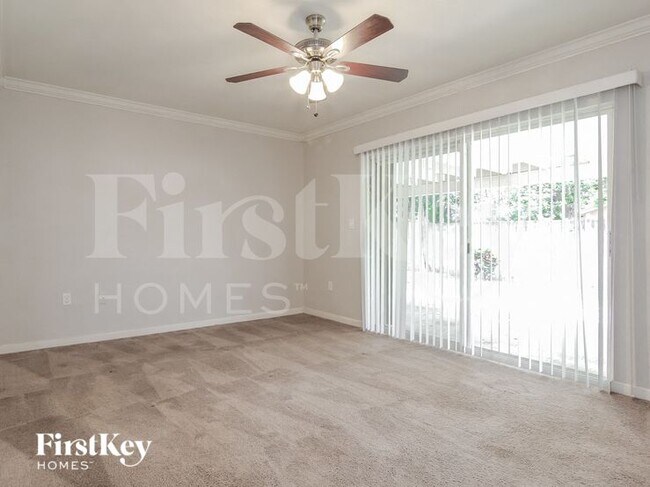 Building Photo - 809 SW 8th Ave