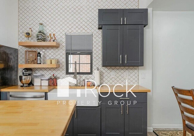 Building Photo - Contemporary 2 Bedroom plus Office/Bonus Room with Loft near Uptown and Plaza Districts   ~One Mo...