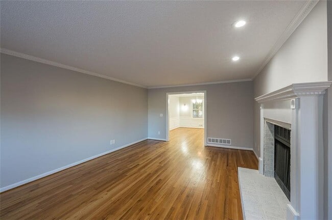 Building Photo - 4648 Calumet Cir NW