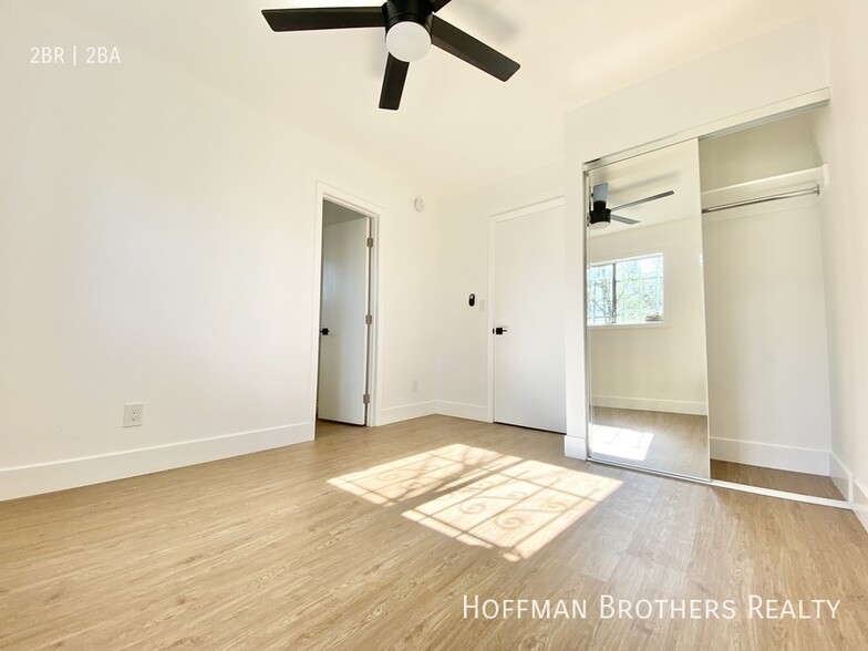 Building Photo - 1936 New England St