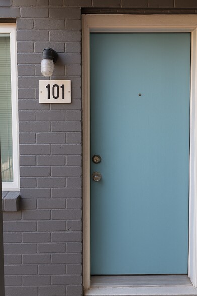 Primary Photo - 740 Edgemont Ave