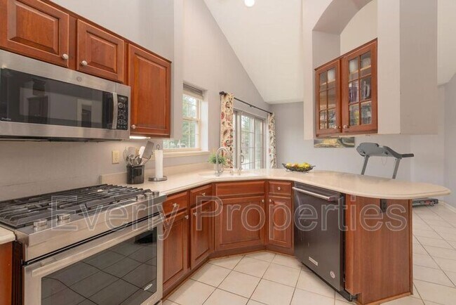 Building Photo - 1617 Legend Cir