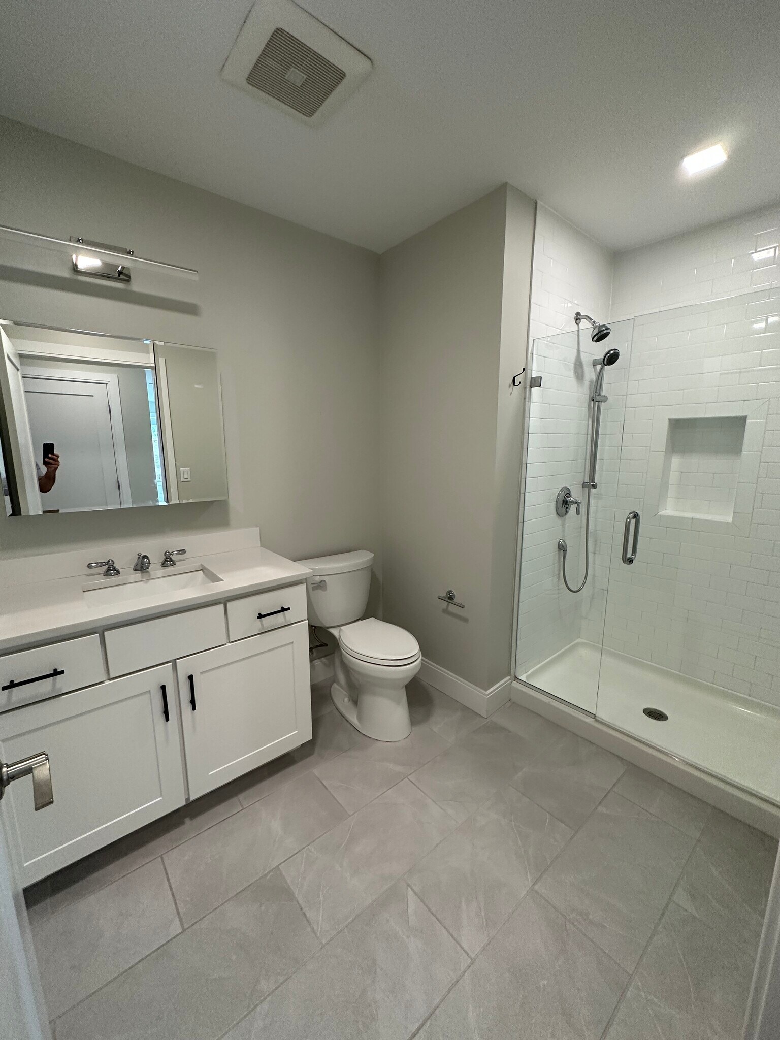 Building Photo - 206 Old Colony Ave