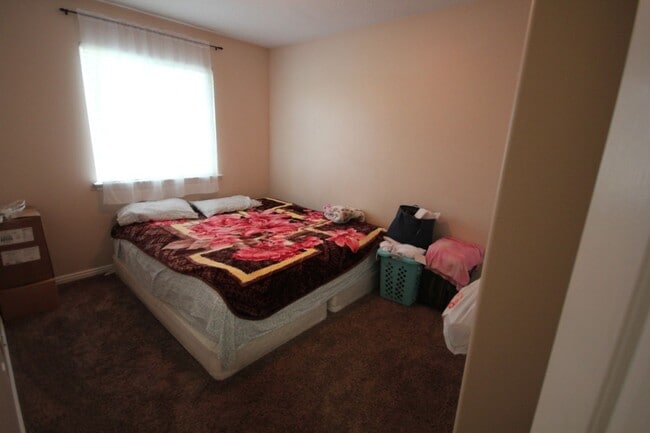 Building Photo - 3 Bedroom Townhome in Provo's Westside
