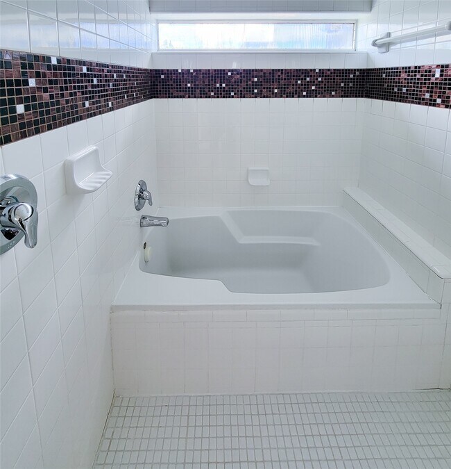 Building Photo - 2605 Calumet St