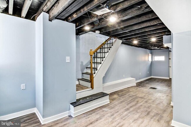 Building Photo - 2420 S Lee St