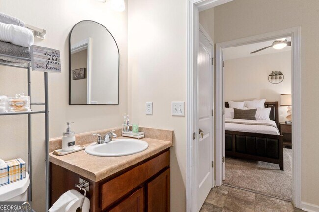 Building Photo - 2896 S Hills