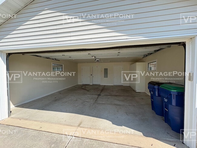 Building Photo - 1684 Twin Lakes Cir