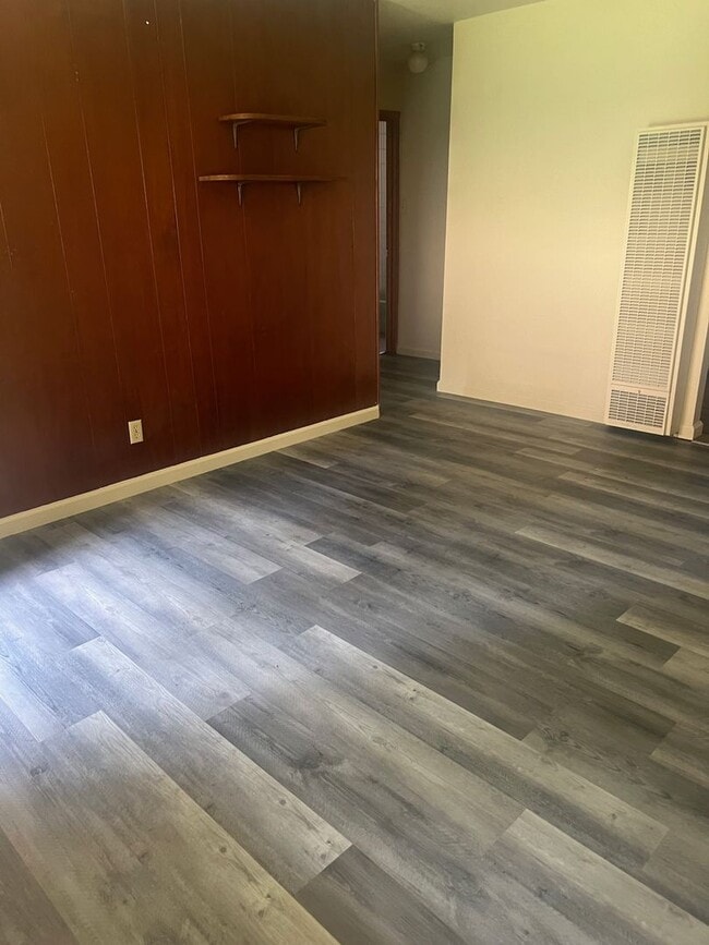 Building Photo - Cozy 1Bd 1Ba apartment with new appliances w/ gas utility included! Available now! Call me today