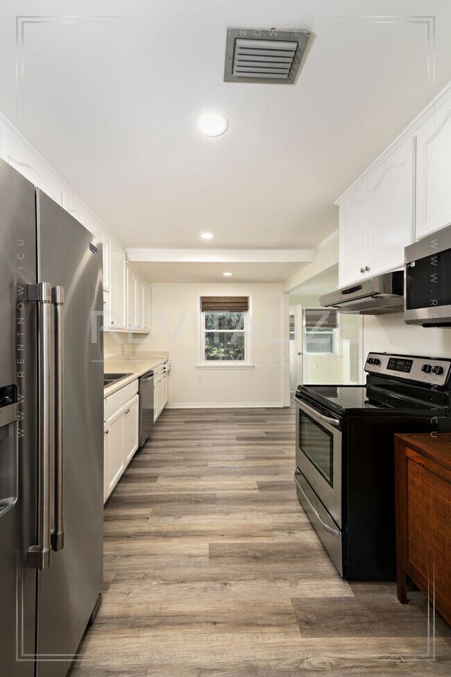 Building Photo - Beautifully Updated 3 Bed 2 Bath Home in D...