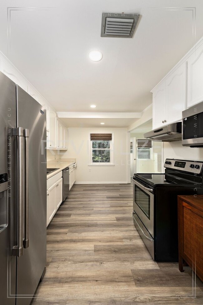 Building Photo - Perfect 3 Bd / 2 Ba Olde Towne Daphne Home!