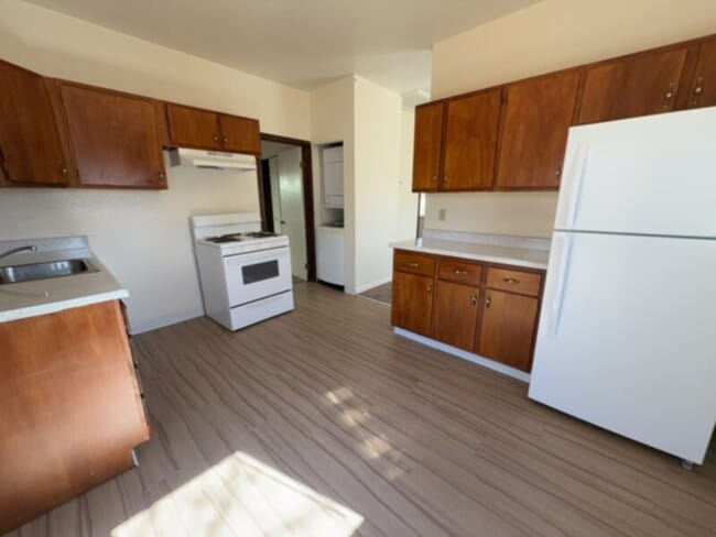 Building Photo - Centrally located one level charmer, located close to the Weidner Field and all that downtown Colora