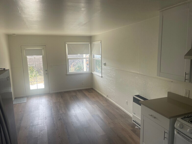 Building Photo - 1146 1st St