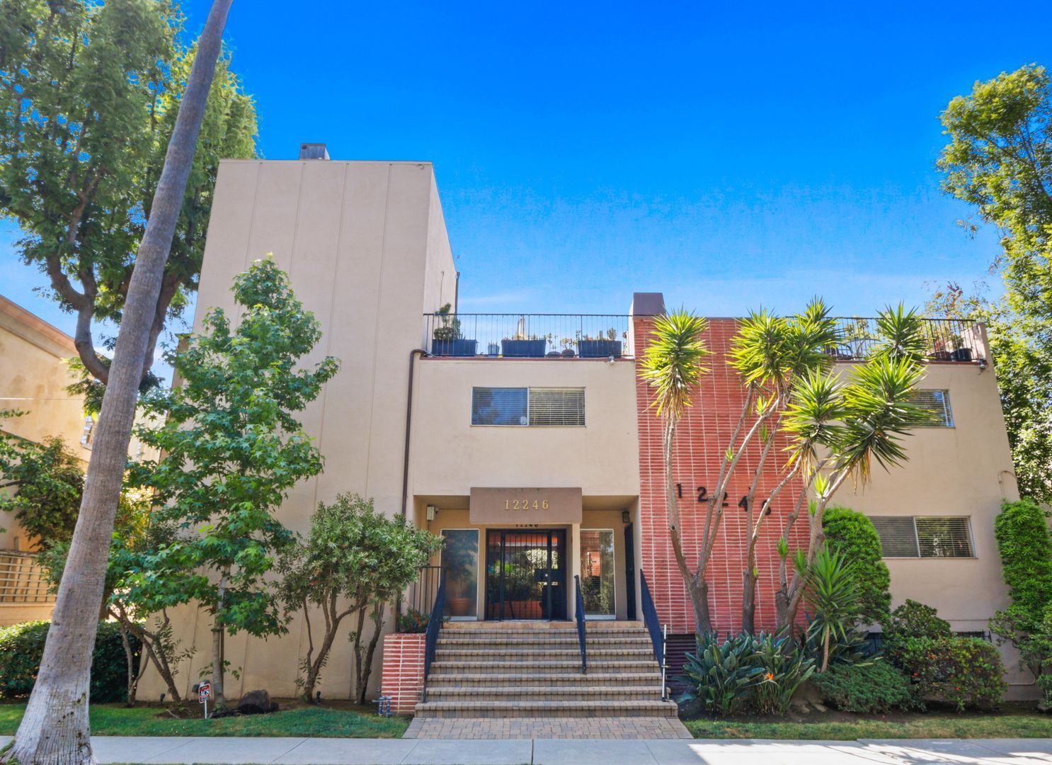 Building Photo - 12246 Montana Ave