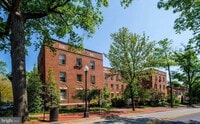 Building Photo - Top Floor Georgetown Two Bedroom in Amazing Location!