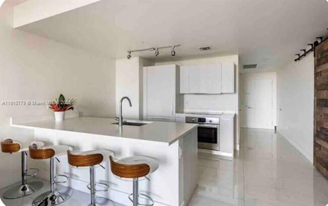 Building Photo - 501 NE 31st St