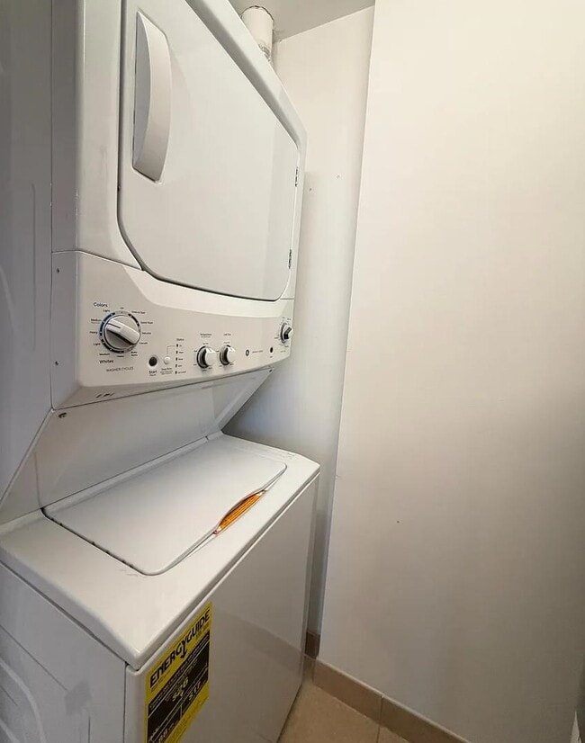 Building Photo - 8125 River Rd