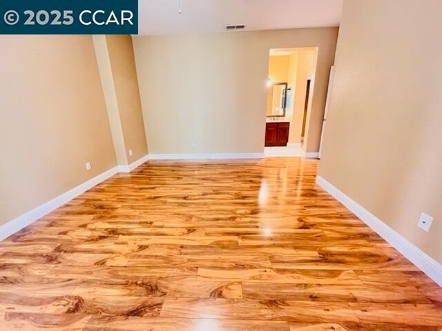 Building Photo - 3046 Lakemont Dr