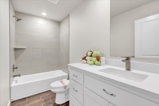 Building Photo - Adorable Brand New NE Edmond