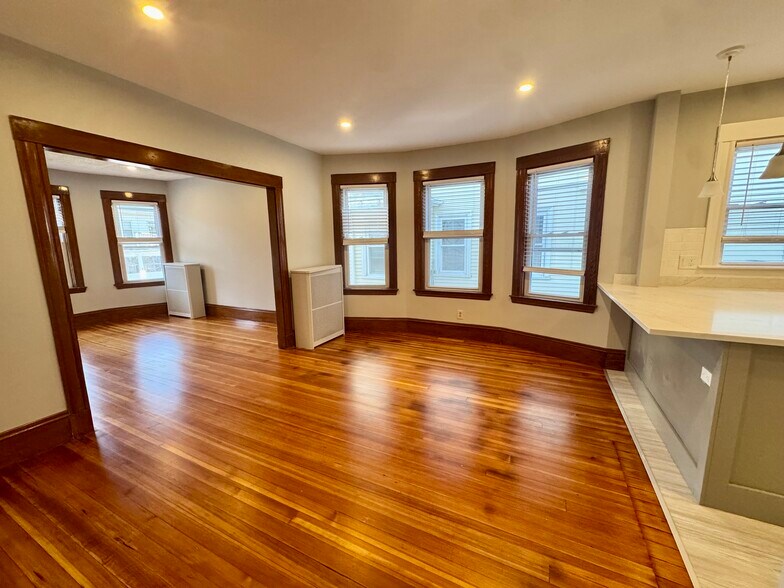 Building Photo - 69 Turner St