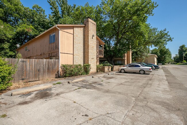 Building Photo - Renovated 1 bedroom in desirable midtown T...