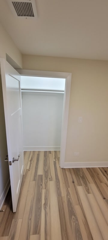 Building Photo - 6119 N Wolcott Ave