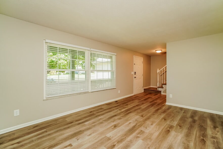 Building Photo - 8437 Papillon Ave