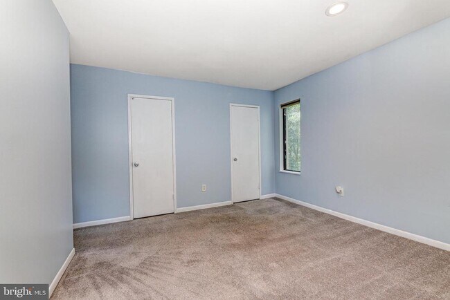 Building Photo - 5870 Thunder Hill Rd