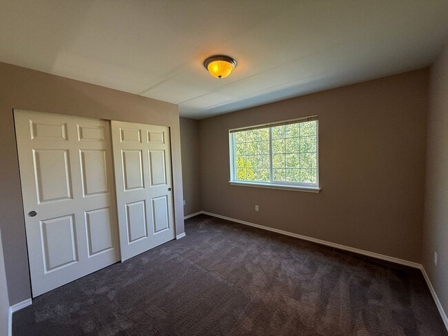 Building Photo - Spacious 4 Bed 3 Bath Home in a Prime Loca...