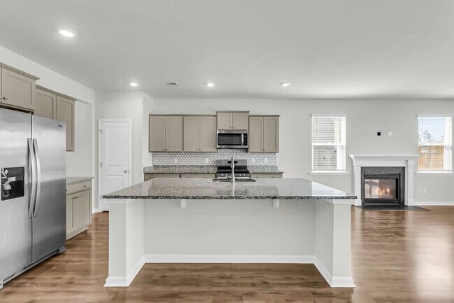 Building Photo - 425 Ribiero Dr