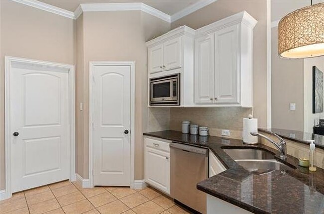 Building Photo - 529 Sterling Dr