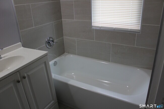 Building Photo - 45 Grandview Terrace