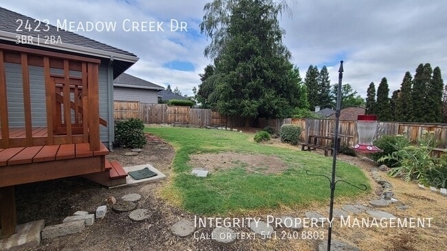 Building Photo - 2423 Meadow Creek Dr