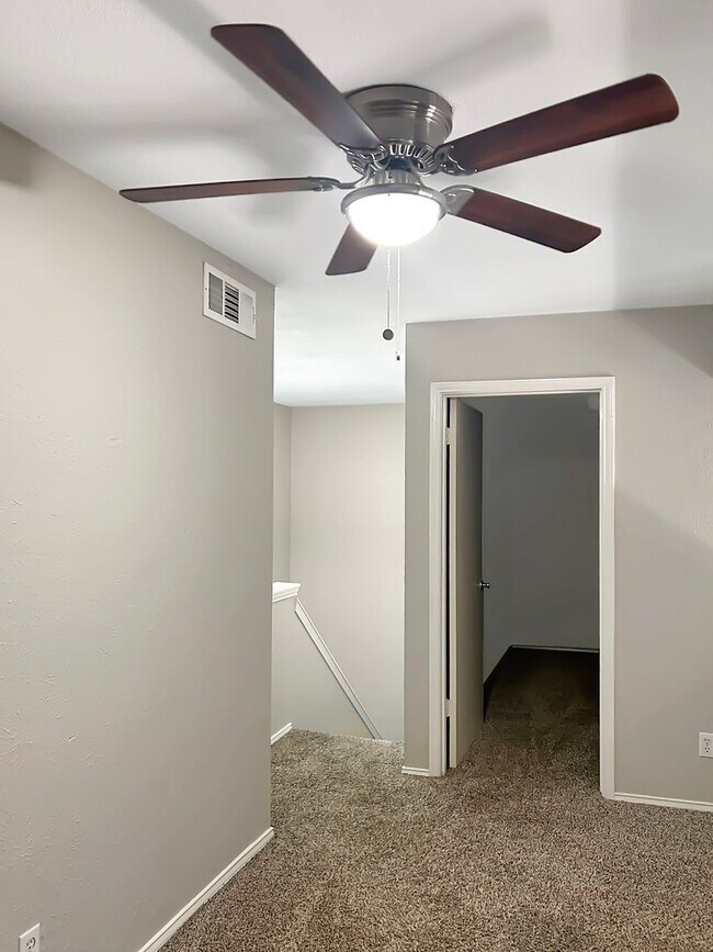 Building Photo - 2-Bed, 2-Bath Townhome with Flexible Floor...