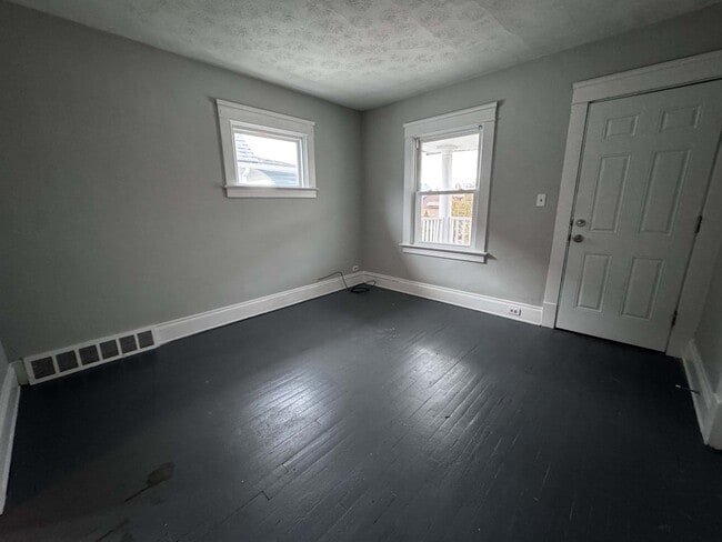 Building Photo - 10008 Mt Auburn Ave