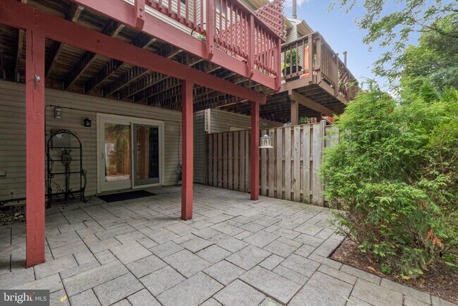 Building Photo - 1253 Quaker Hill Dr