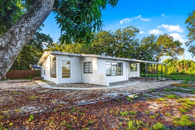 Building Photo - 3360 N 57th Dr