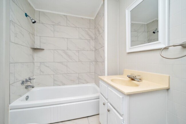 Building Photo - Move in Promo- $200 off First Month's Rent! Spacious and Stunning 3-Bedroom, 2-Bath Home on Alaba...