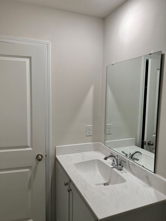 Building Photo - 23 Vineyard Pl