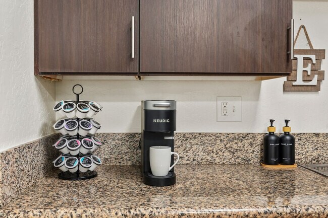 Building Photo - 109 E Broadway Rd